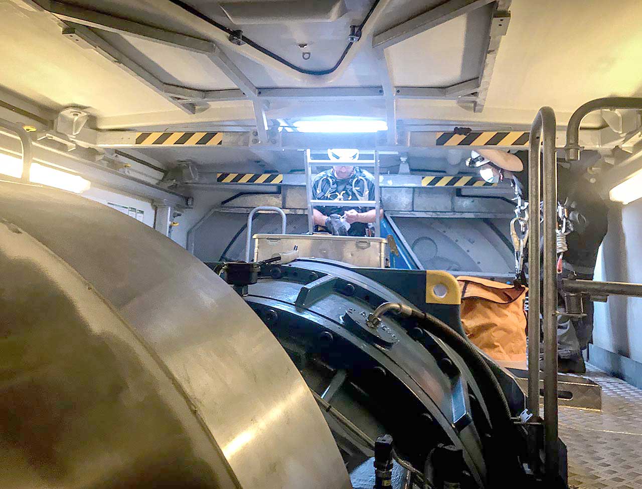 Servicetechniker in Windkraftanlage – © Volker Heck